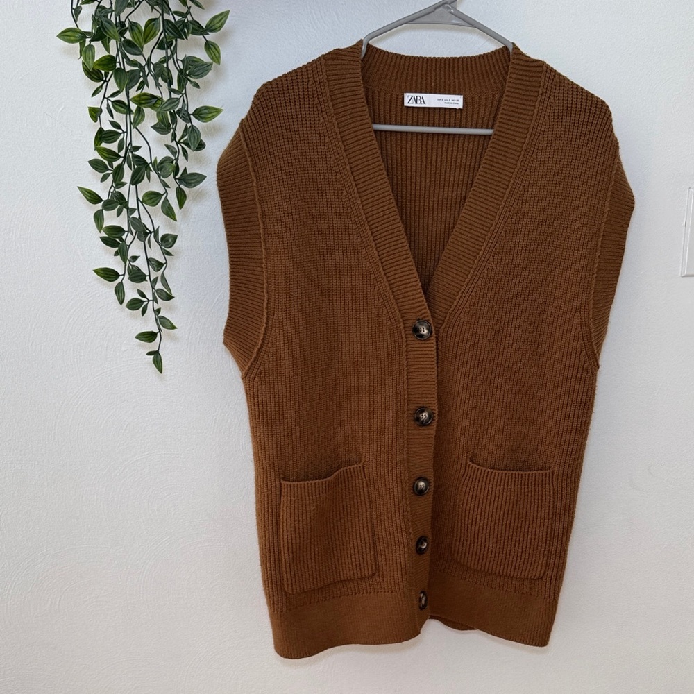 Zara Women's brown Cardigan Vest